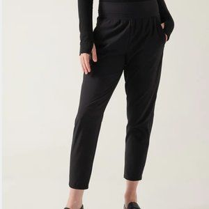 Athleta Nolita Slim Tapered Crop Pant - 10T